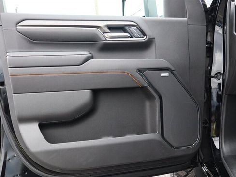 Used 2025 GMC Sierra 3500 AT4 w/ AT4 Premium Plus Package AWD/4WD image 17