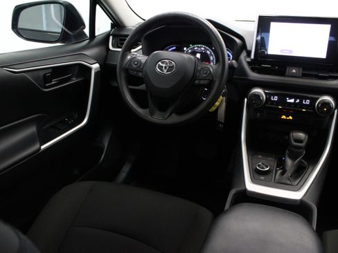 Used 2025 Toyota RAV4 LE AWD/4WD image 26