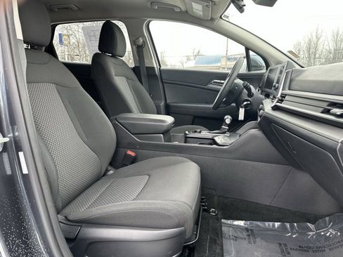 Used 2023 Kia Sportage LX image 7