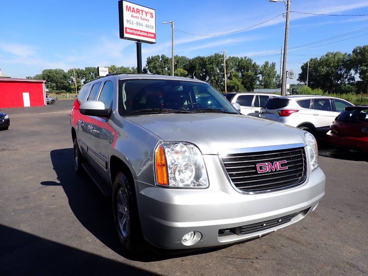 Used 2014 GMC Yukon XL SLT AWD/4WD image 1