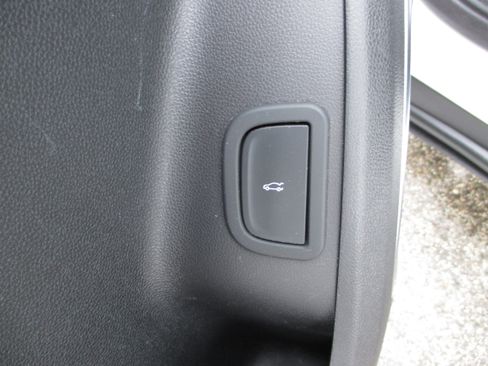 Used 2025 Buick Enclave Preferred image 15