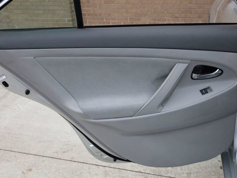 Used 2011 Toyota Camry LE image 15