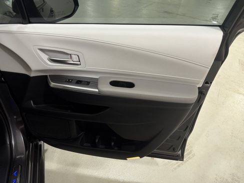 Used 2025 Toyota Sienna XLE w/ XLE Plus Package FWD image 38