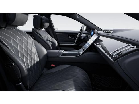 Used 2025 Mercedes-Benz S 580e 4MATIC Sedan image 4