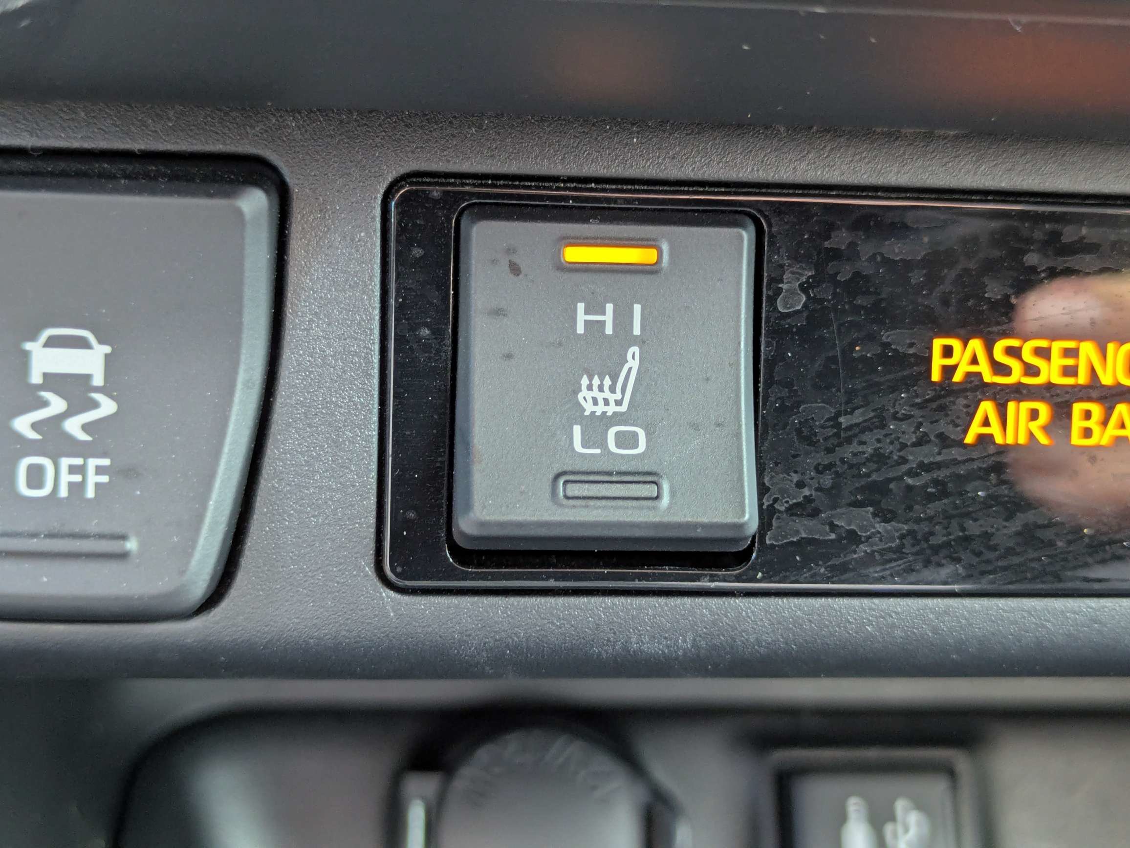 Used 2019 Toyota RAV4 XLE w/ Convenience Package FWD image 27
