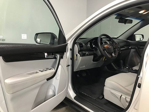 Used 2013 Kia Sorento LX FWD image 9