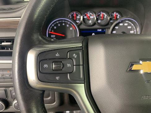 Used 2021 Chevrolet Suburban LT RWD image 18