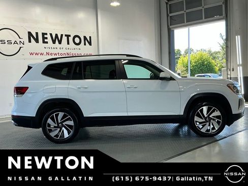 Used 2025 Volkswagen Atlas SE FWD image 30