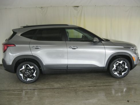 Certified 2024 Kia Seltos EX image 6