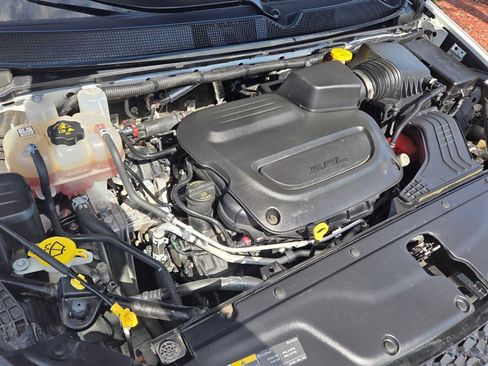 Used 2023 Chrysler Pacifica Touring-L FWD image 32