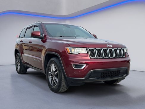 Used 2019 Jeep Grand Cherokee Laredo w/ Laredo X Package image 4