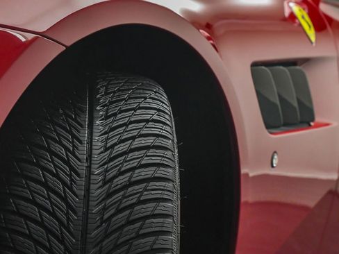 Used 2018 Ferrari GTC4Lusso image 25