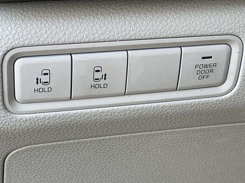 Used 2024 Kia Carnival LX image 18