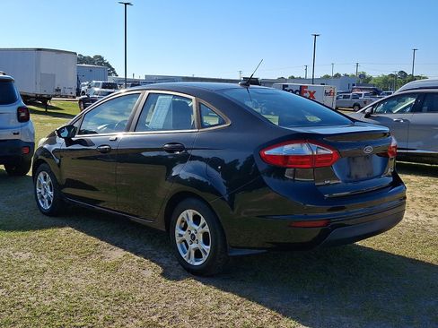 Used 2015 Ford Fiesta SE FWD image 3