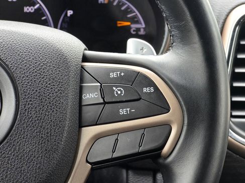 Used 2017 Jeep Grand Cherokee Laredo w/ Quick Order Package 23E AWD/4WD image 19