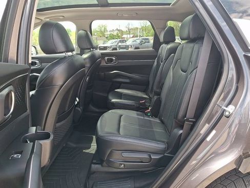 Used 2022 Kia Sorento EX w/ Panoramic Sunroof Package FWD image 11