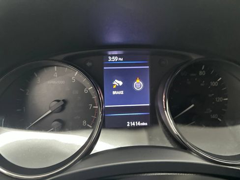 Used 2018 Nissan Rogue SV FWD image 16