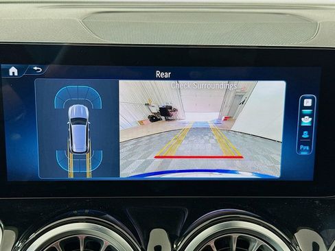 Used 2024 Mercedes-Benz GLB 250 4MATIC image 13