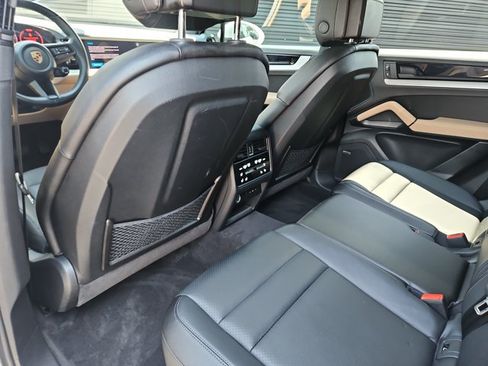 Certified 2024 Porsche Cayenne AWD/4WD image 22