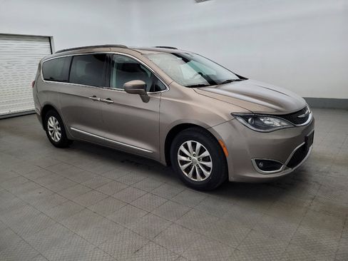 Used 2017 Chrysler Pacifica Touring-L FWD image 11