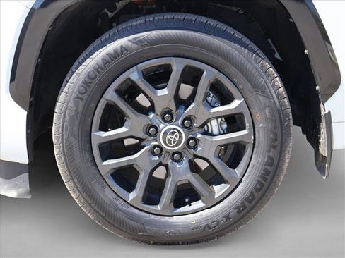 Used 2024 Toyota Sequoia Platinum AWD/4WD image 29
