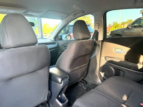 Used 2017 Honda HR-V LX image 14