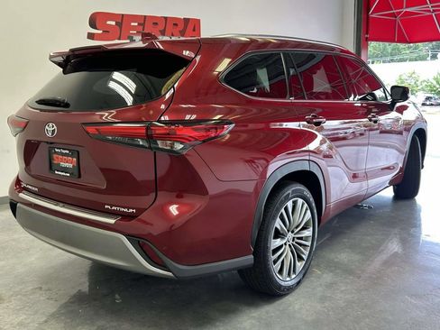 Used 2020 Toyota Highlander Platinum FWD image 3
