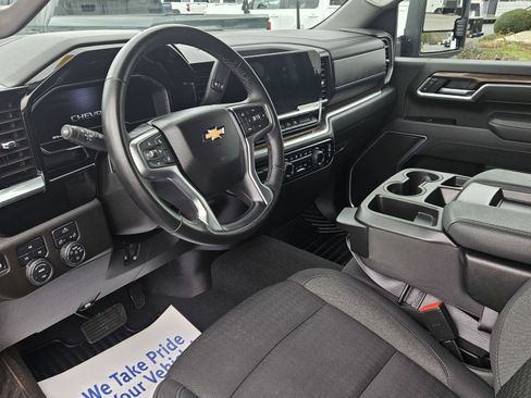 Used 2025 Chevrolet Silverado 2500 LT w/ Convenience Package image 10