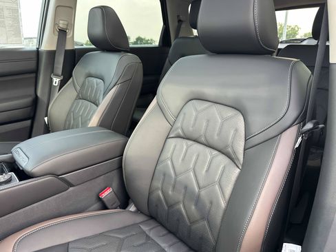 New 2026 Nissan Pathfinder Platinum AWD/4WD image 25