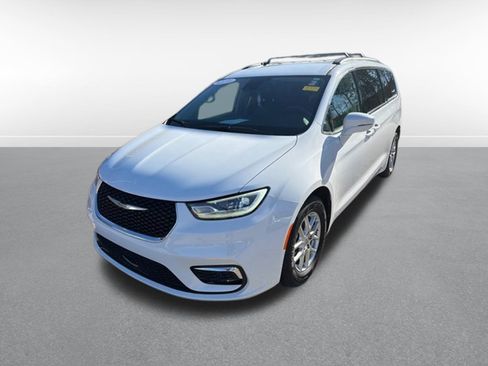 Used 2022 Chrysler Pacifica Touring-L image 1