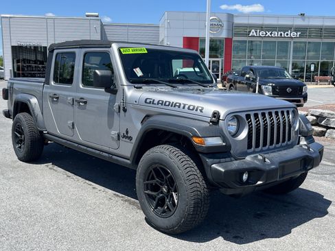 Used 2020 Jeep Gladiator Sport w/ Quick Order Package 24S AWD/4WD image 1