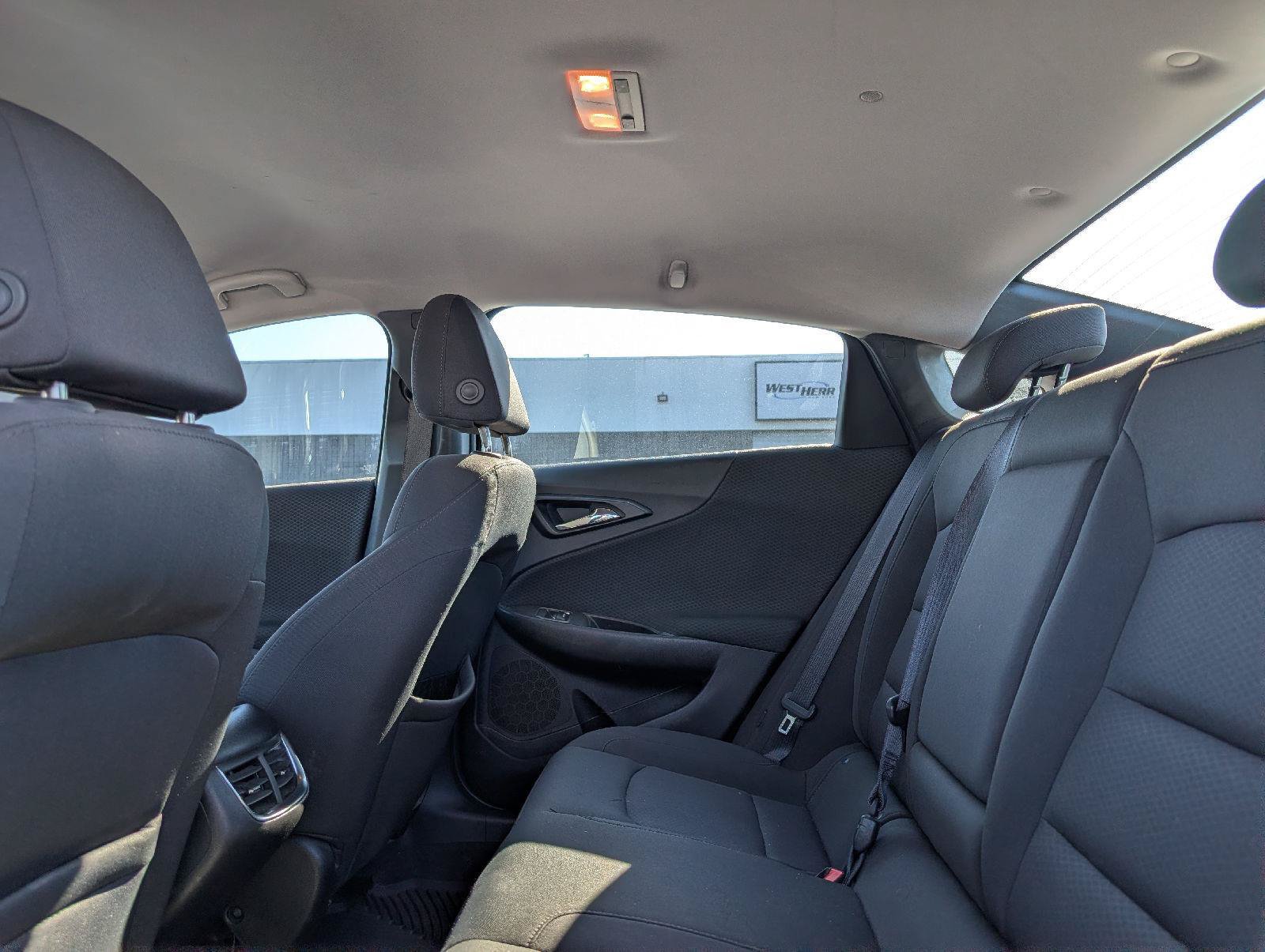 Used 2018 Chevrolet Malibu LT FWD image 10
