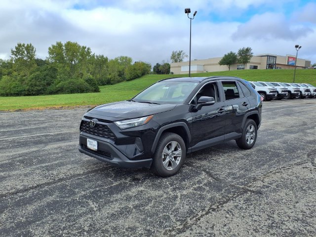 Used 2025 Toyota RAV4 XLE AWD/4WD image 12