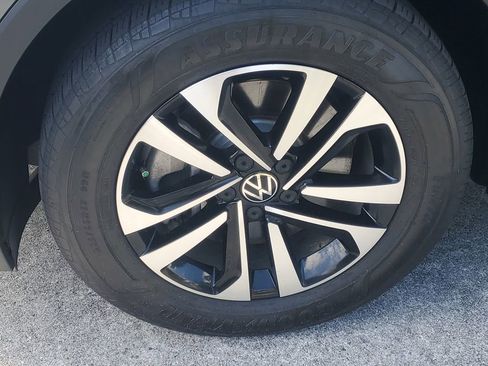 Used 2024 Volkswagen Tiguan S image 4