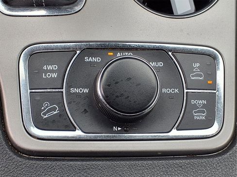 Used 2020 Jeep Grand Cherokee Overland image 24