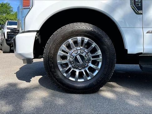Used 2022 Ford F250 XLT w/ XLT Premium Package RWD image 2