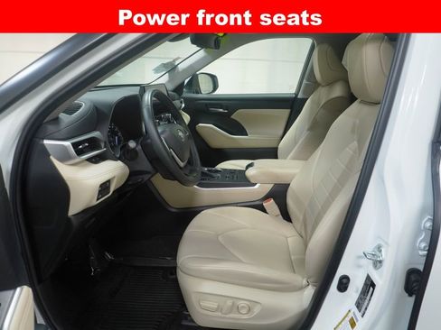 Used 2023 Toyota Highlander XLE image 11