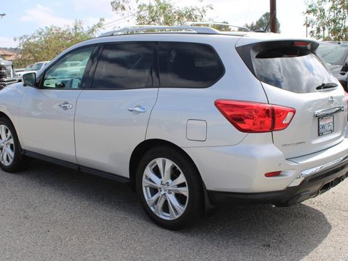 Used 2018 Nissan Pathfinder SL w/ SL Premium Package FWD image 6