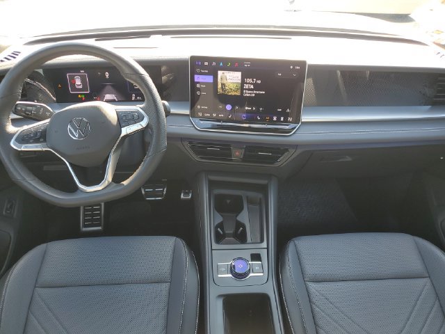 Certified 2025 Volkswagen Tiguan SE R-Line FWD image 8