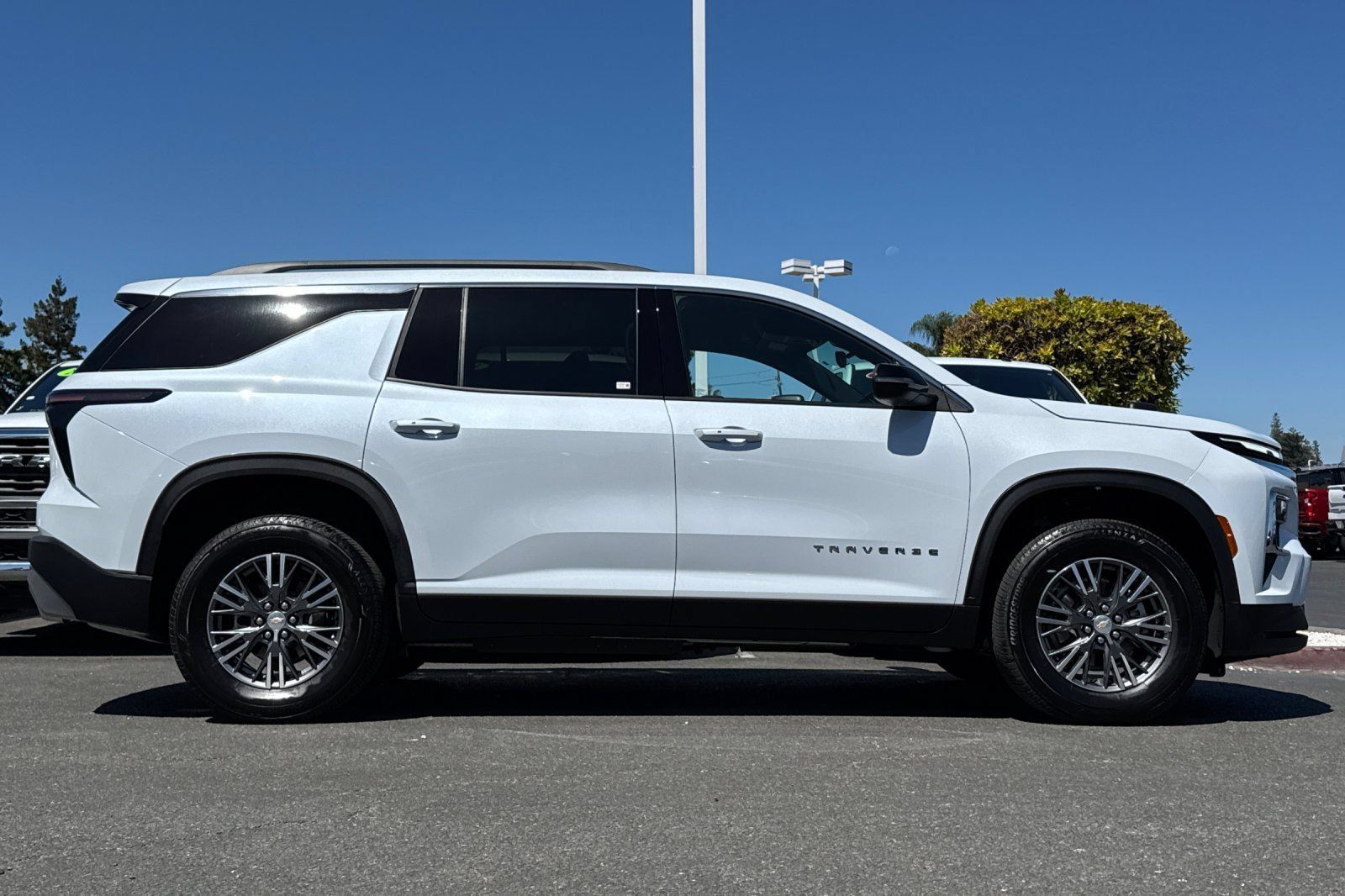 Used 2026 Chevrolet Traverse LT AWD/4WD image 4