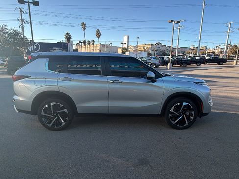 Used 2023 Mitsubishi Outlander SE image 5