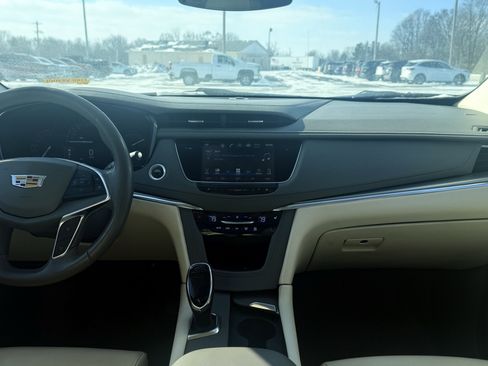 Used 2017 Cadillac XT5 Luxury w/ Driver Awareness Package image 15