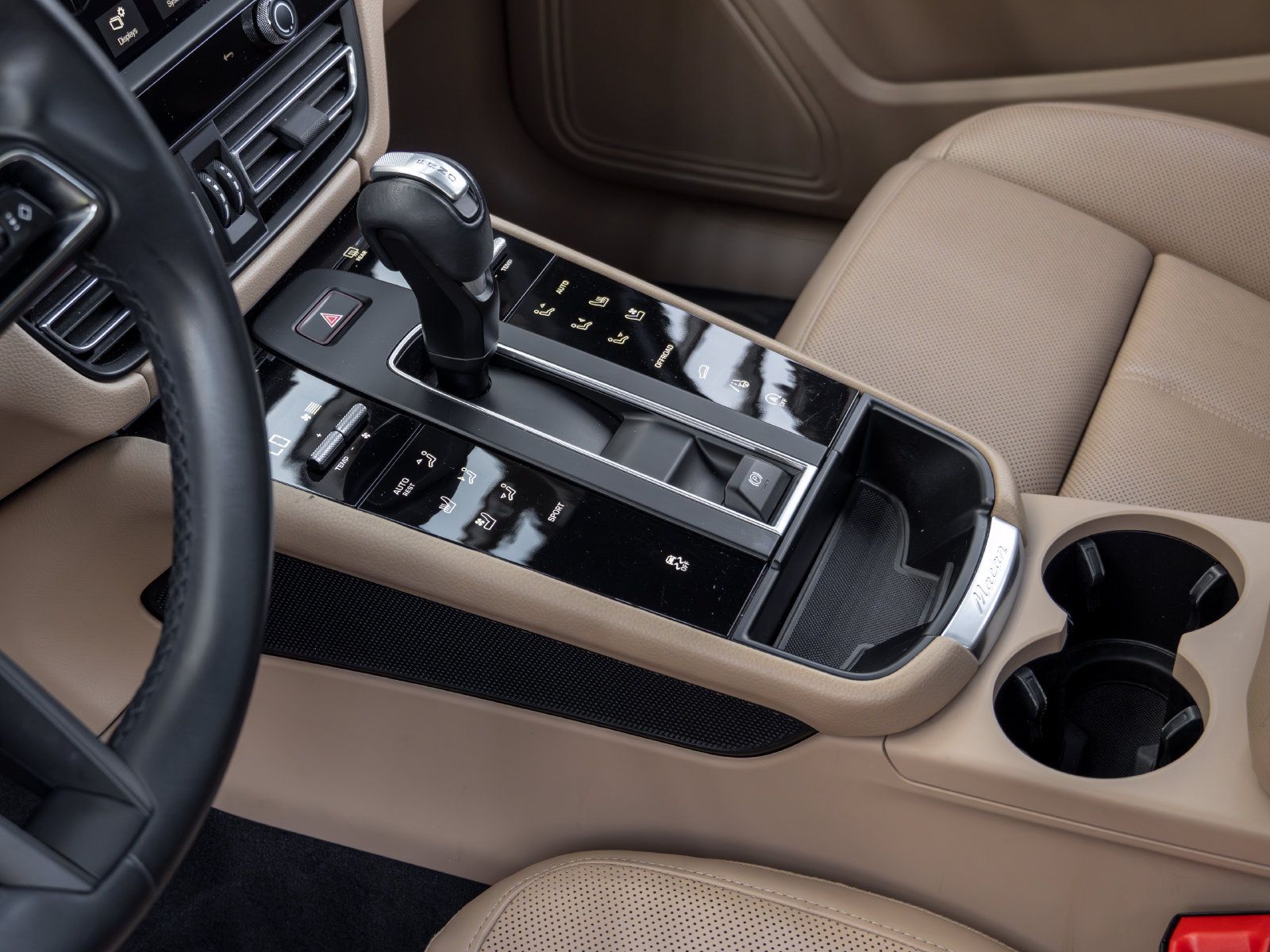 Certified 2023 Porsche Macan AWD/4WD image 37