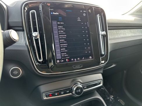 Certified 2023 Volvo XC40 B5 Plus w/ Climate Package image 21