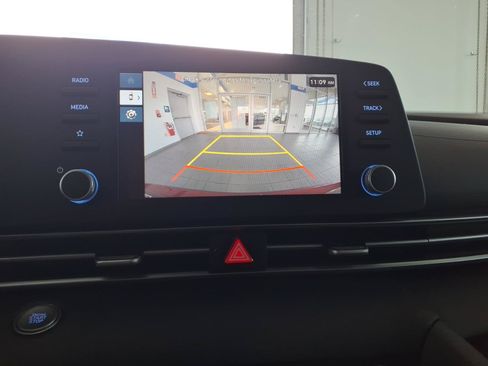 Used 2025 Hyundai Elantra Hybrid FWD image 27