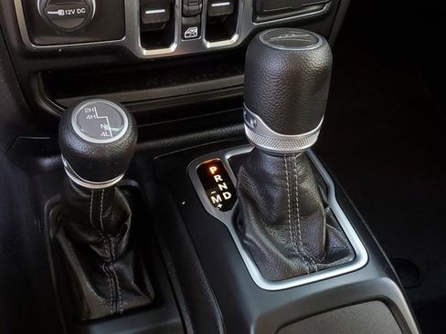 Certified 2025 Jeep Gladiator Sport image 32