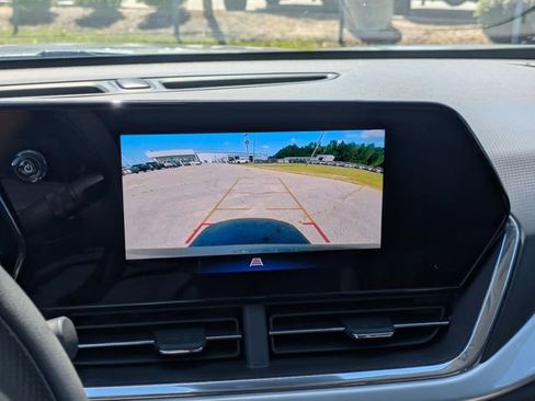 Used 2025 Chevrolet Trax LT FWD image 21
