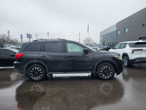 Used 2020 Nissan Pathfinder SL image 2
