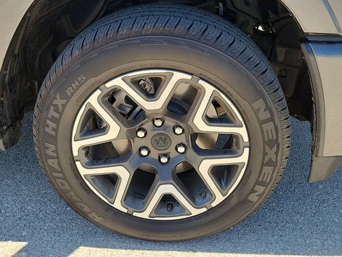 Used 2026 RAM 1500 Laramie AWD/4WD image 7