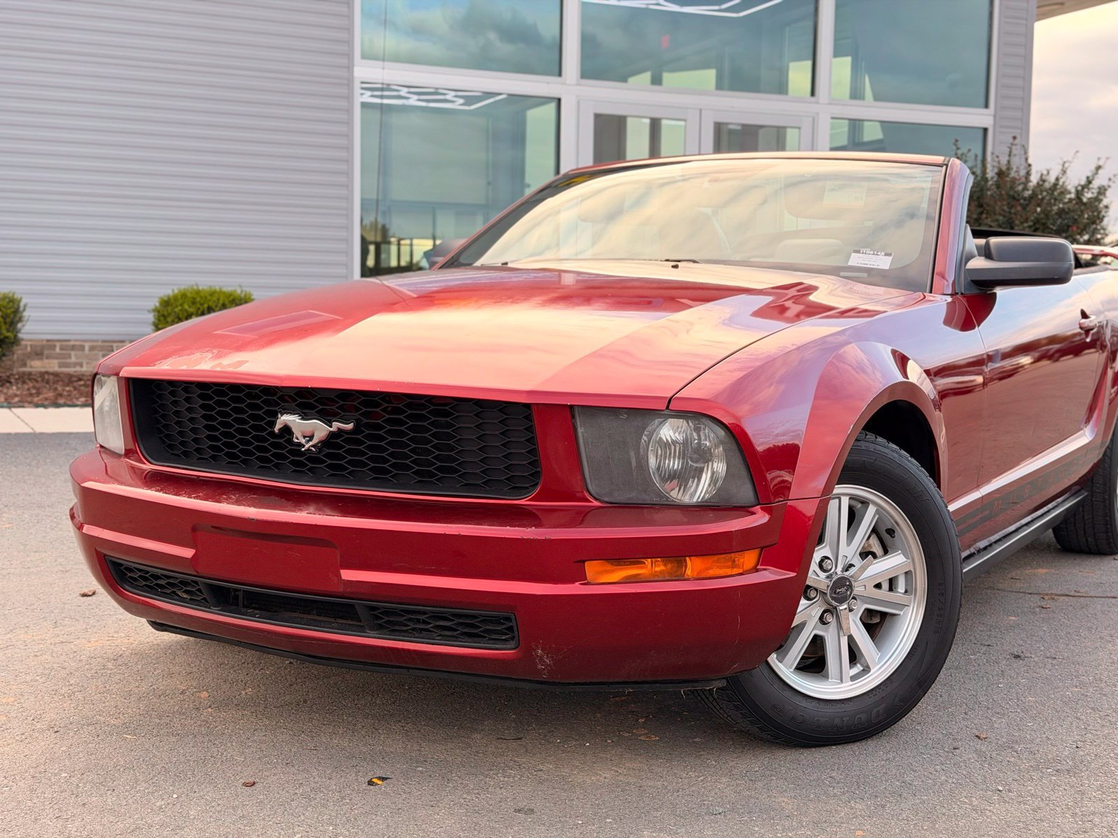 Used 2006 Ford Mustang Convertible RWD image 3
